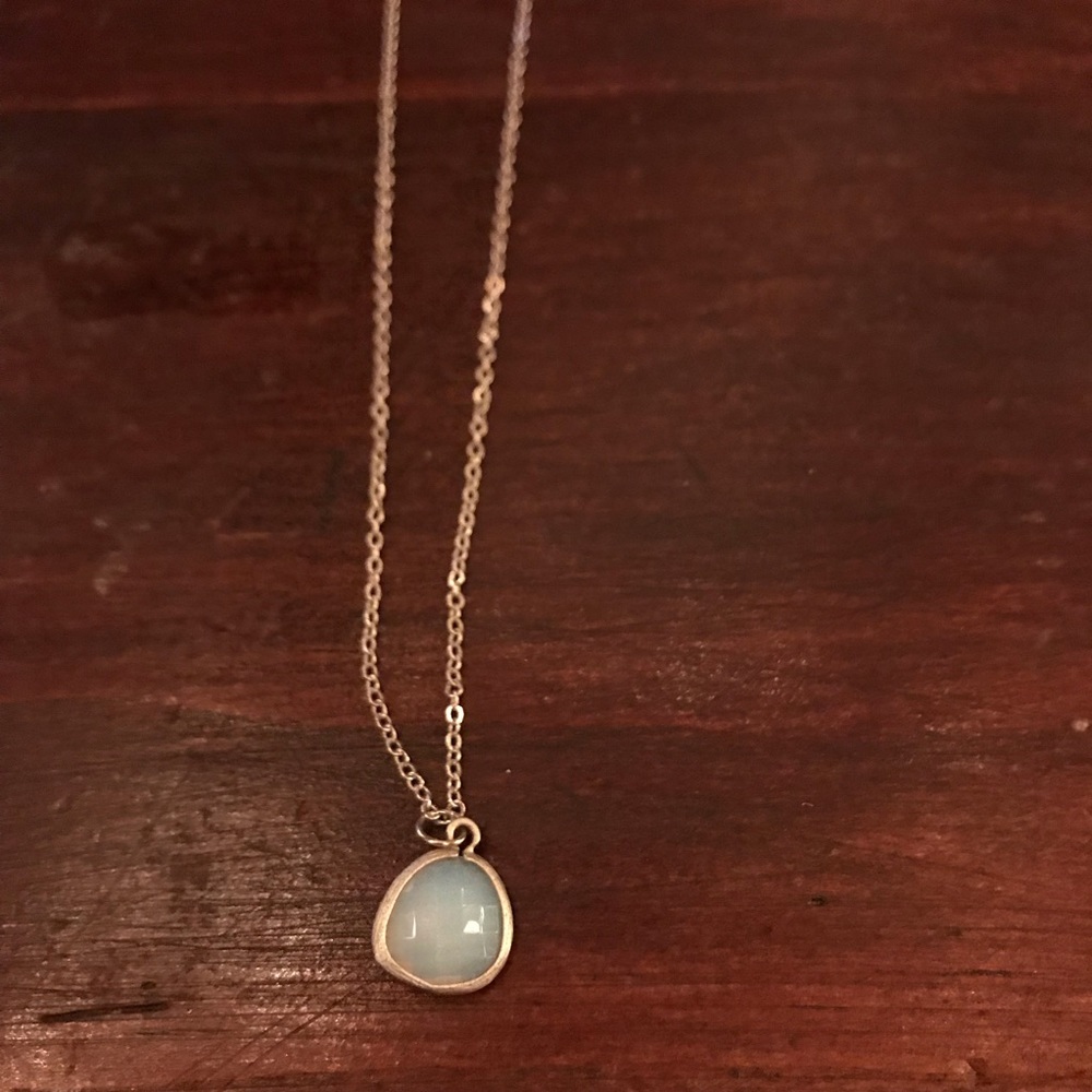 NWOT Dainty opalescent silver necklace
